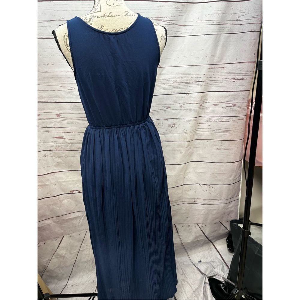 Indulge small blue sleeveless dress with accordion type skirt (#1914) - Picture 2 of 4